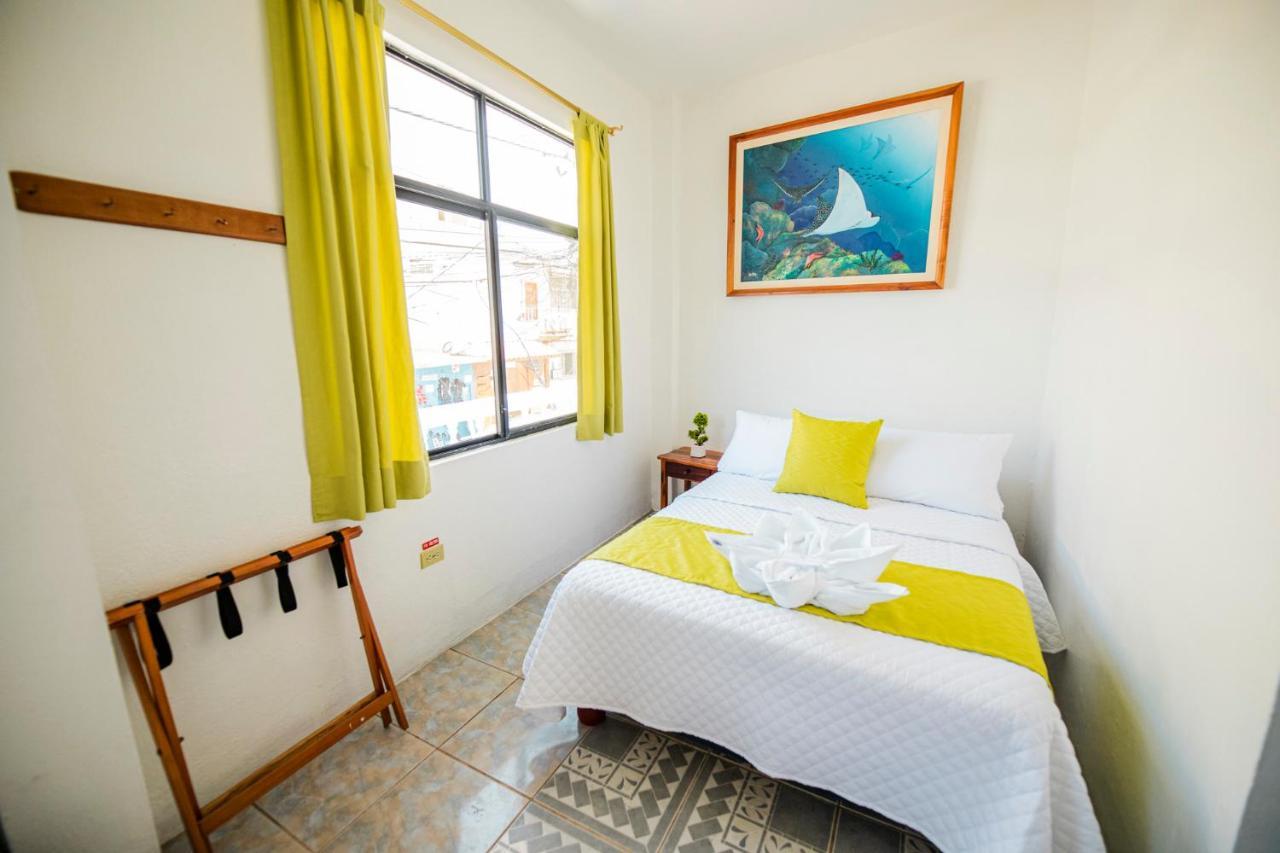 Suites En El Centro Puerto Ayora  Exterior foto